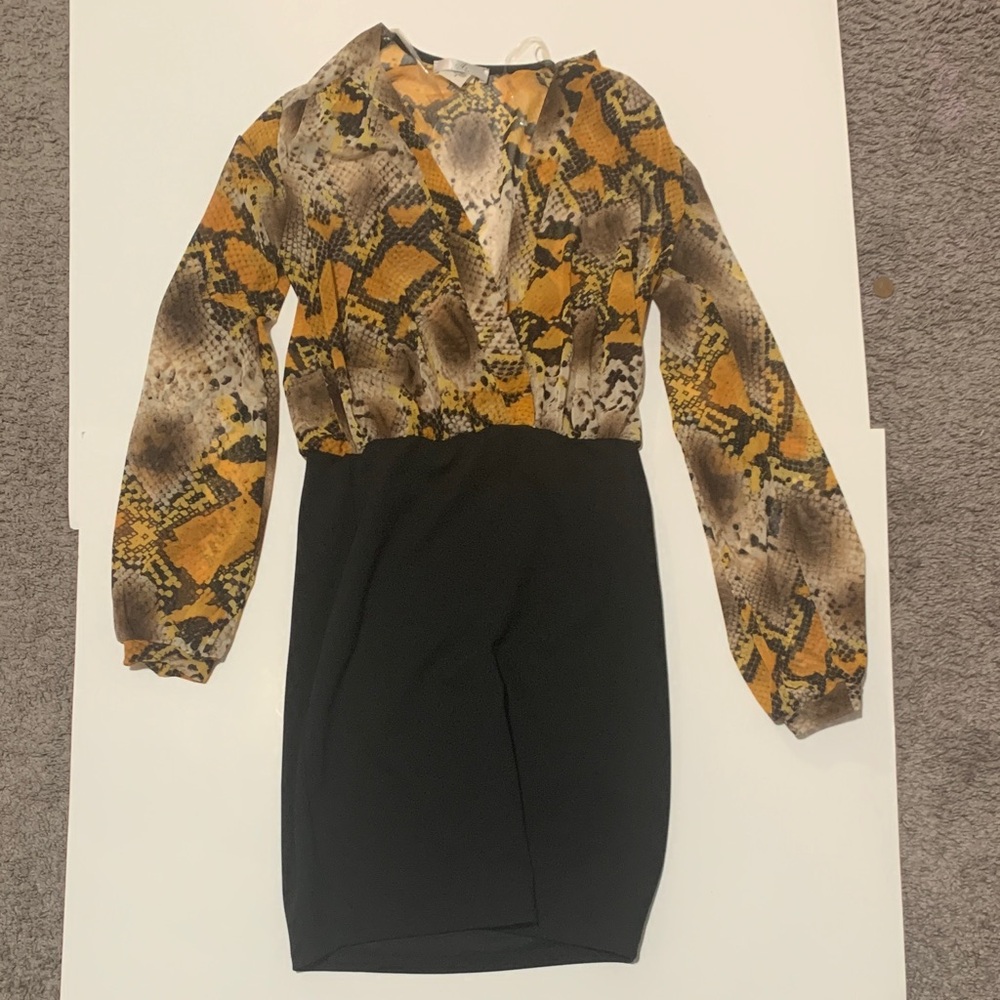 A3 Design Yellow and Brown Snake Print Top